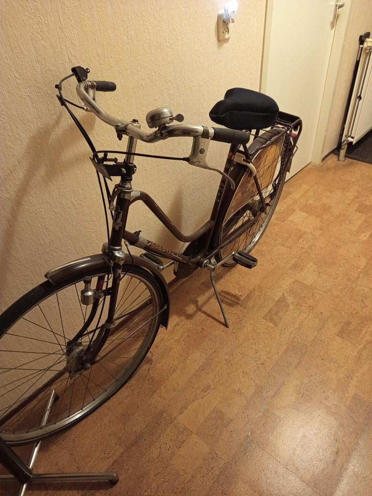 Dames fiets. Sparta, Ophalen