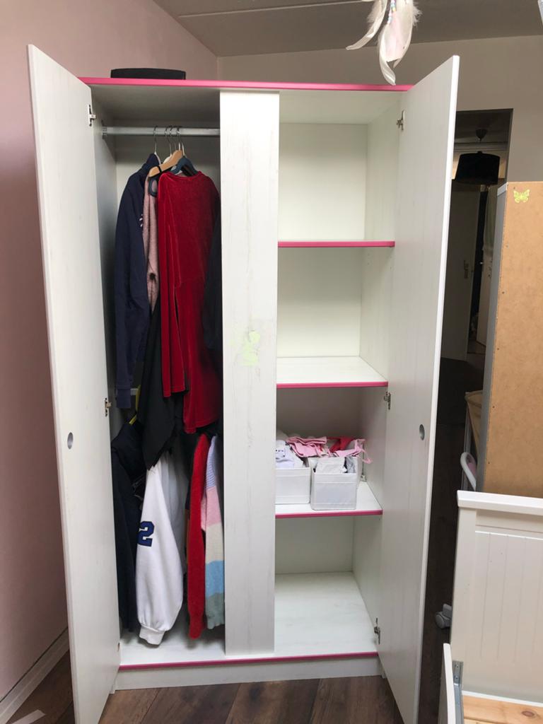 Kinderkledingkast met roze/blauwe planken, Kinderen en Baby's, Kinderkamer | Commodes en Kasten, Gebruikt, Kast, 50 tot 70 cm