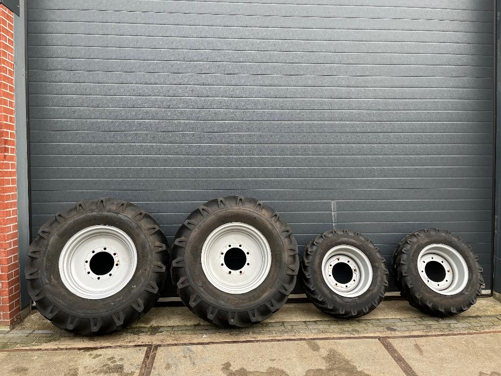 Manitou m30-4 bijna nieuwe setbanden 4x 15.5/80-24 + 10.5-18, Ophalen