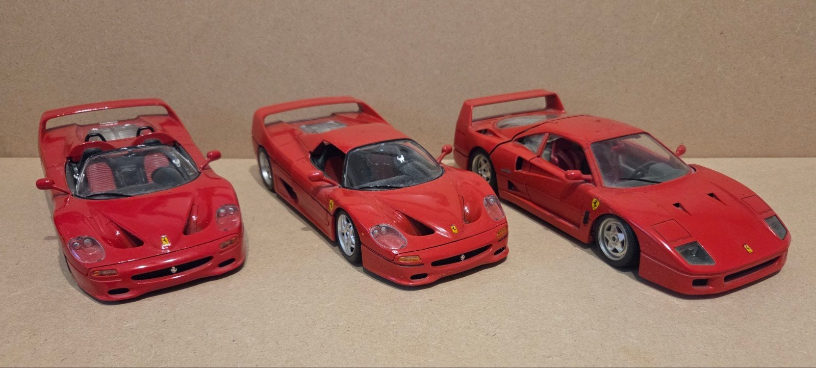 ca 15 Bburago Burago Ferrari's 1:18 € 20,00 per stuk, Hobby en Vrije tijd, Modelauto's | 1:18, Ophalen, Gebruikt, Auto, Bburago
