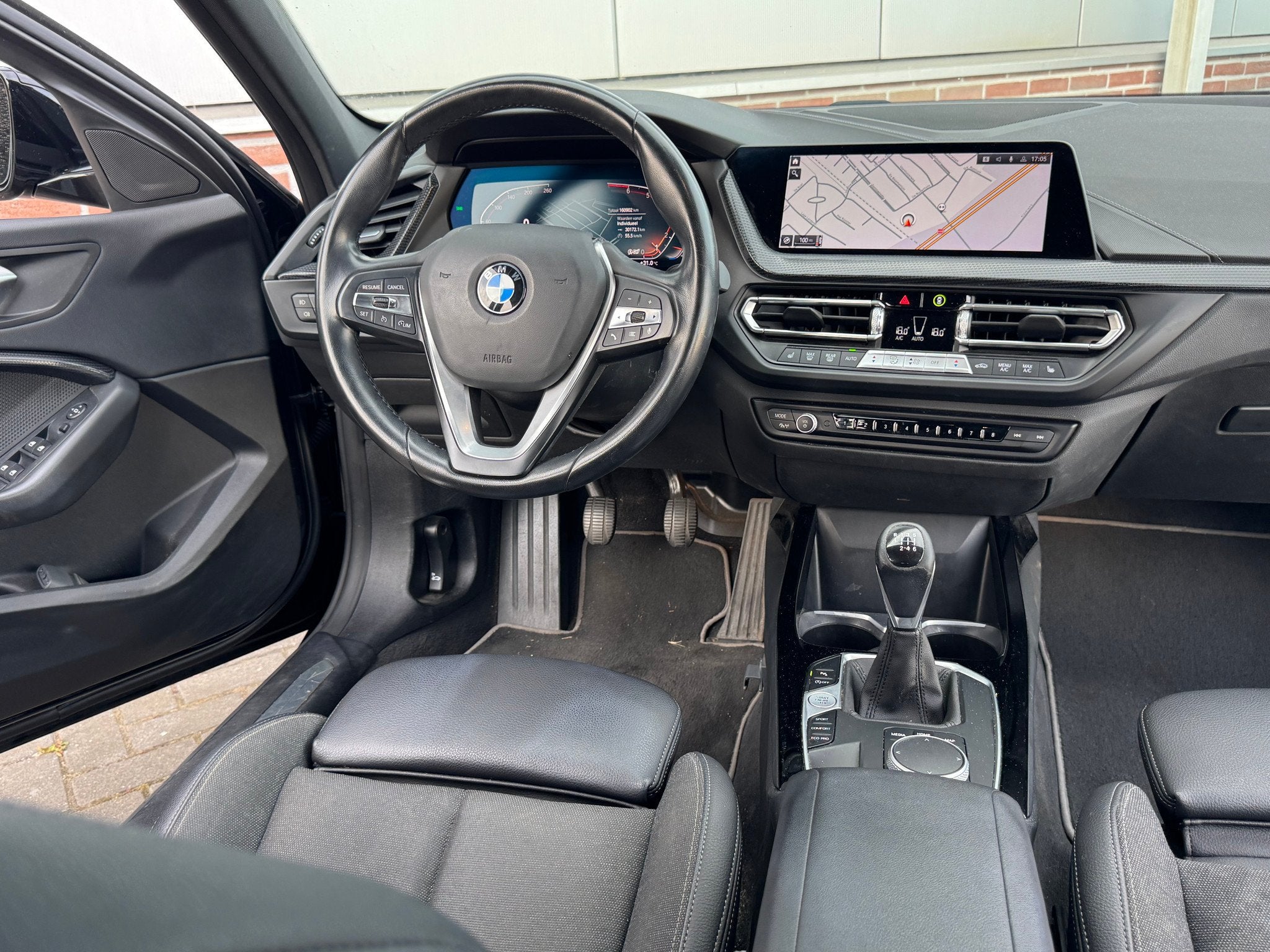 BMW 1-serie 116i | Business Edition Sport 5-Drs | Navi | Cam, Auto's, Gebruikt, Zwart, Origineel Nederlands, Handgeschakeld
