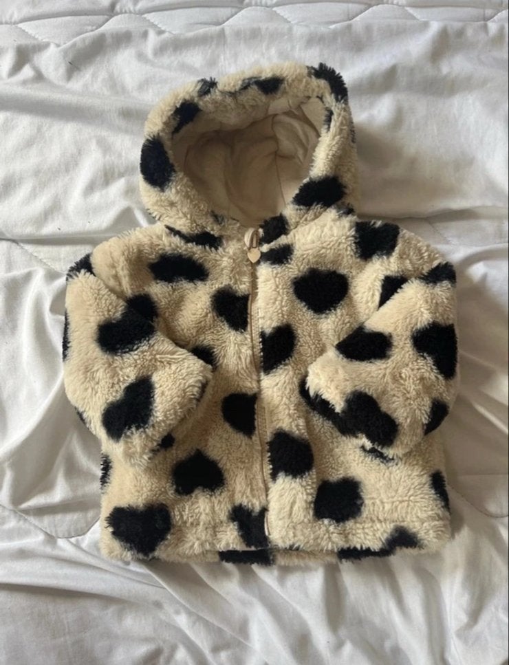 Wibra teddy jasje met capuchon - zwart/wit hartjesprint, Kinderen en Baby's, Ophalen of Verzenden, Zo goed als nieuw, Meisje, Jasje
