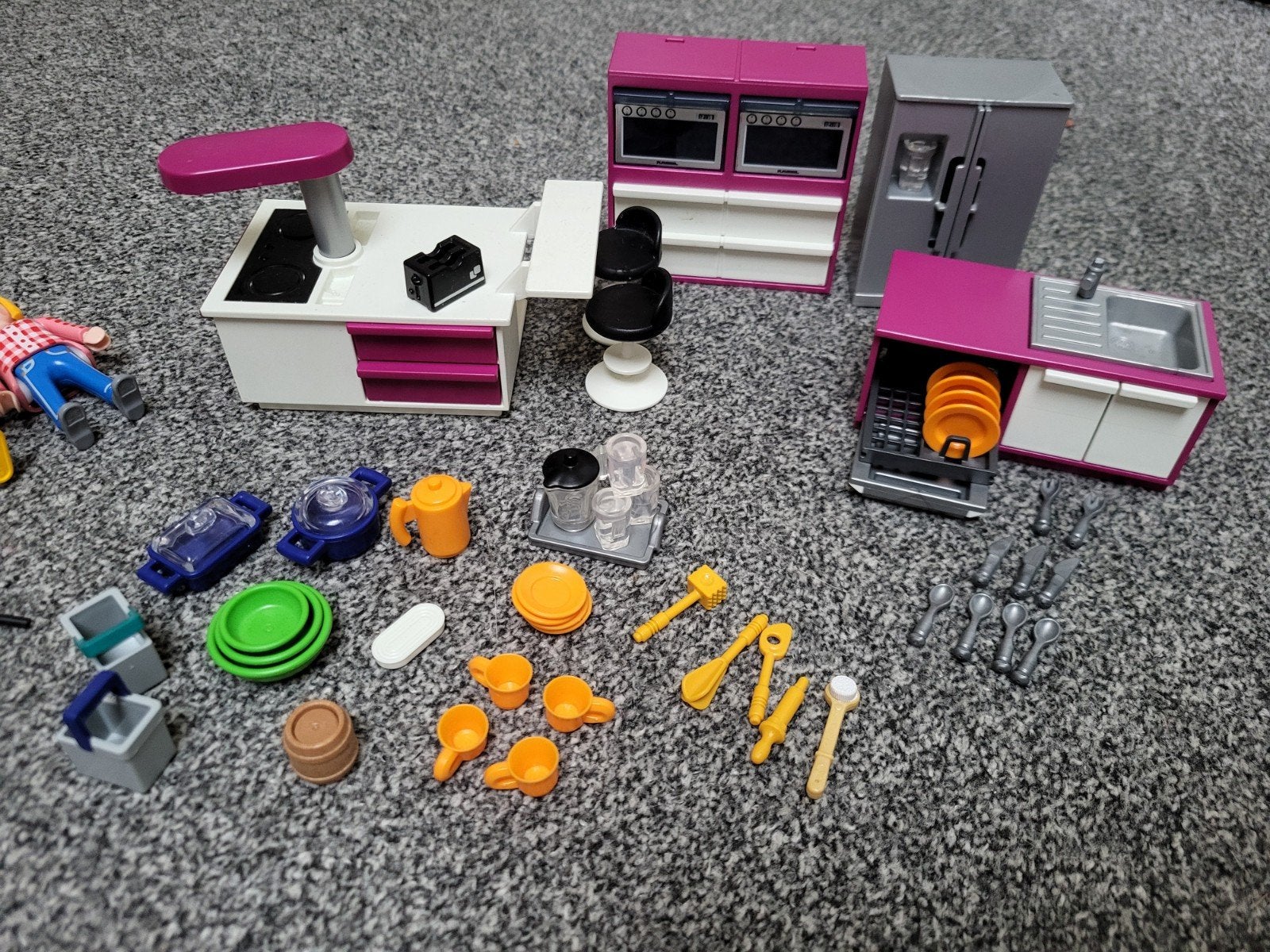Playmobil keukentje en diverse poppetjes, Ophalen of Verzenden, Gebruikt