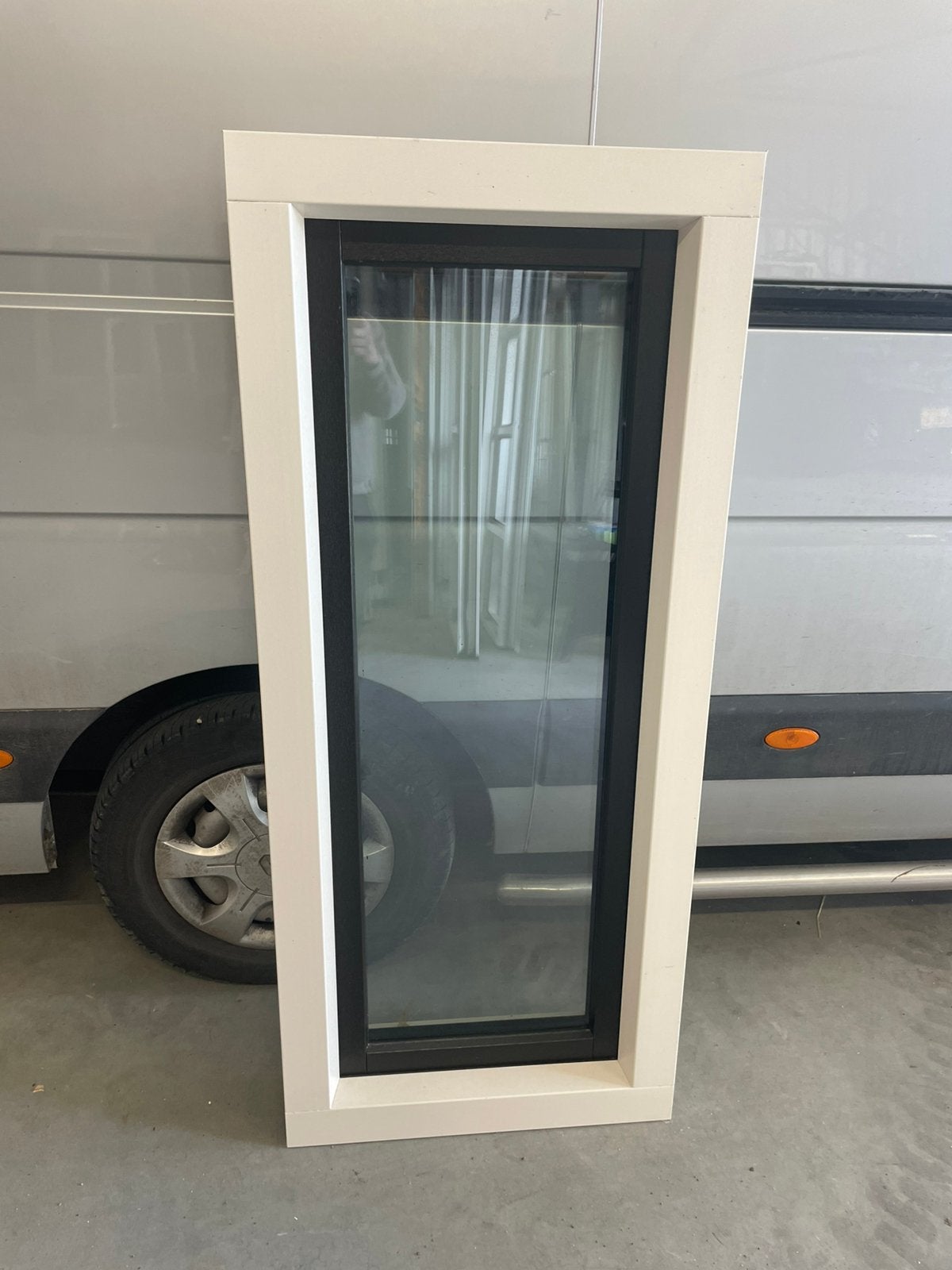 Nieuw kunststof kozijn met draai kiepraam 68*157, Ophalen, Kunststof, Minder dan 3 meter, Zo goed als nieuw
