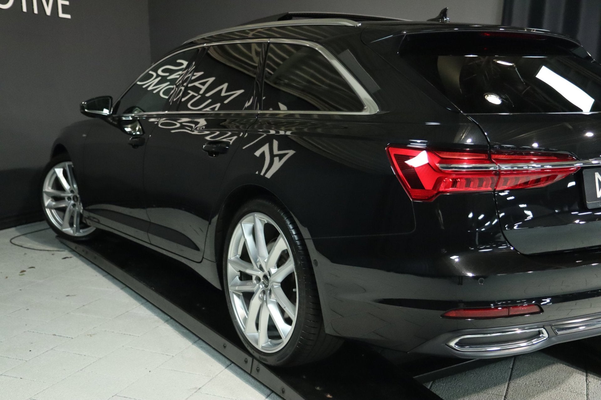 Audi A6 quattro 55 TFSI S-line / PANO / HUD / B&O / ACC / KE, Auto's, Audi, Automaat, Dealer onderhouden, Gebruikt, Zwart