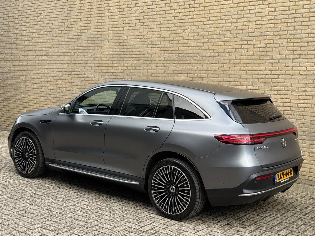 Mercedes-Benz EQC 400 4MATIC AMG Line 80 kWh | 360 camera |, Auto's, Mercedes-Benz, Automaat, Zwart, 2395 kg, 80 kWh