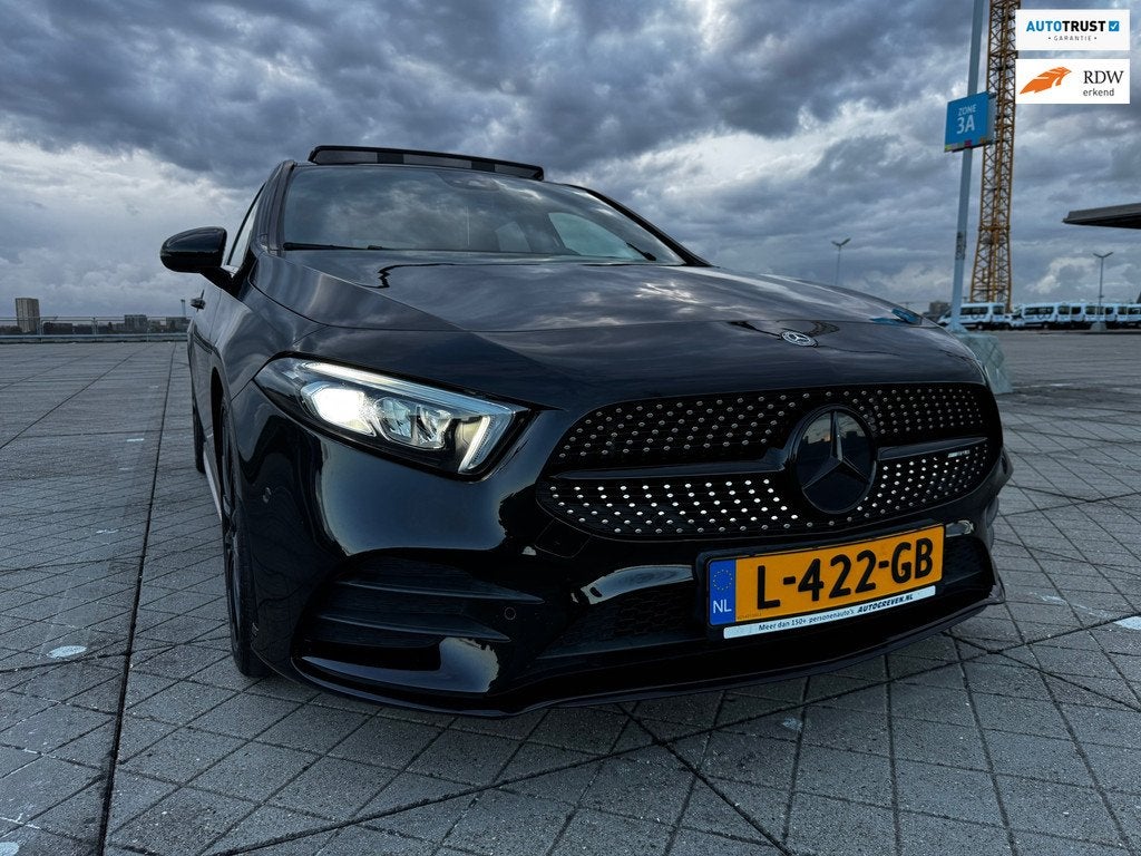 Mercedes-Benz A-klasse 180 AMG Premium Plus PANO LEER FULL, Auto's, 136 pk, Gebruikt, 4 cilinders, Automatische klimaatregeling
