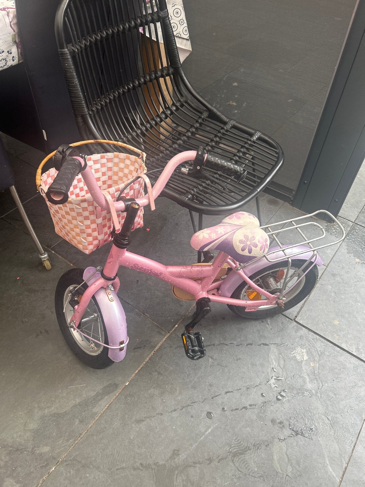 Roze kinderfiets met mandje en bagagedrager, Ophalen of Verzenden, Gebruikt, Velgrem, Minder dan 16 inch