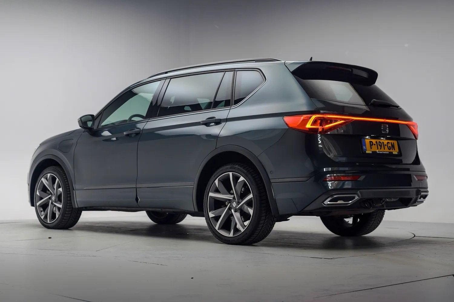 SEAT Tarraco 1.4 TSI e-Hybrid PHEV FR Business Intense Aut., Automaat, Hybride Elektrisch/Benzine, SUV of Terreinwagen, 111 €/maand