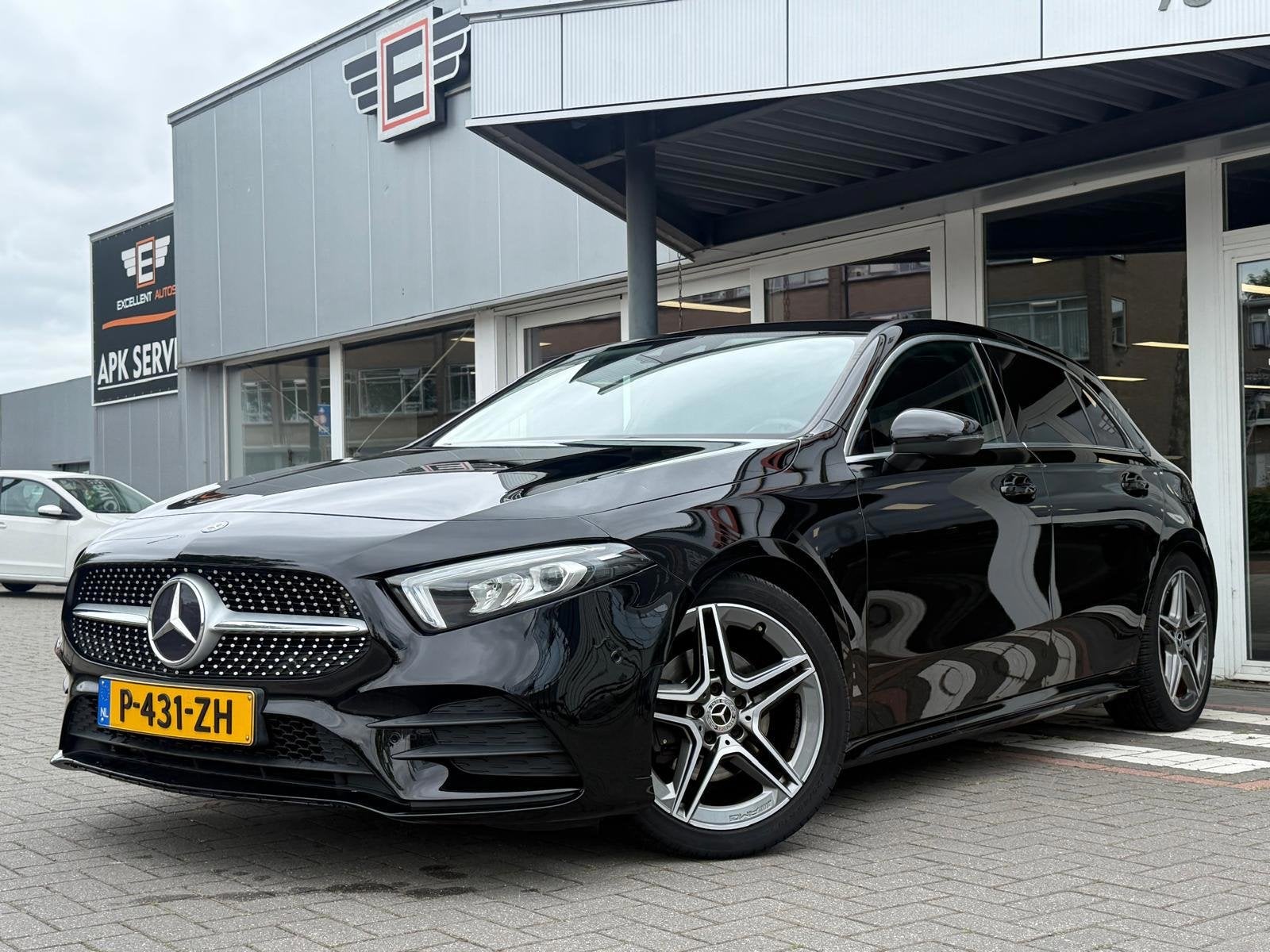 Mercedes-Benz A-klasse 180 Business Solution AMG, 136 pk, Gebruikt, 4 cilinders, Zwart