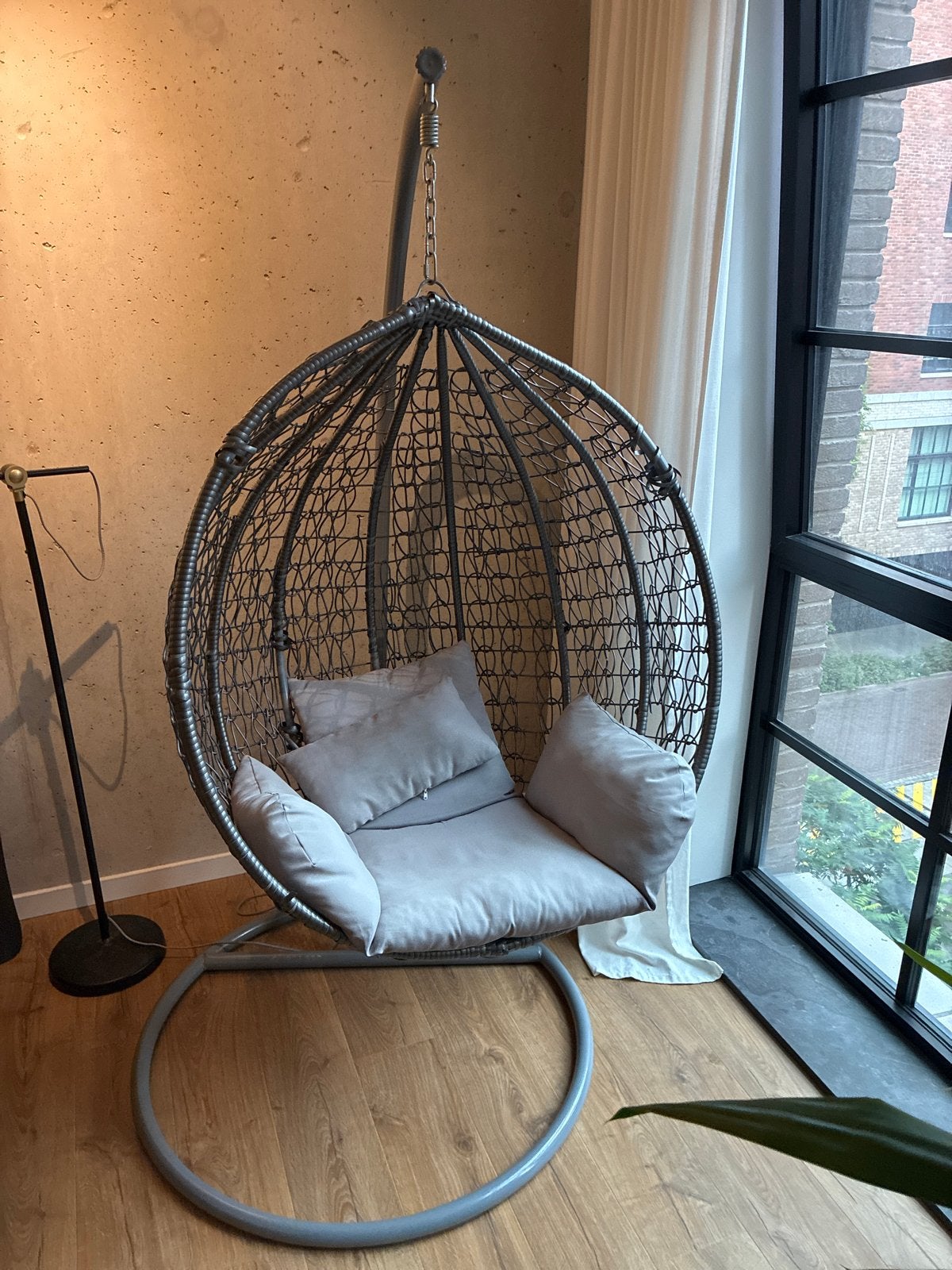 Comfortabele hangstoel met standaard, Ophalen, Kunststof, Gebruikt, Loungeset