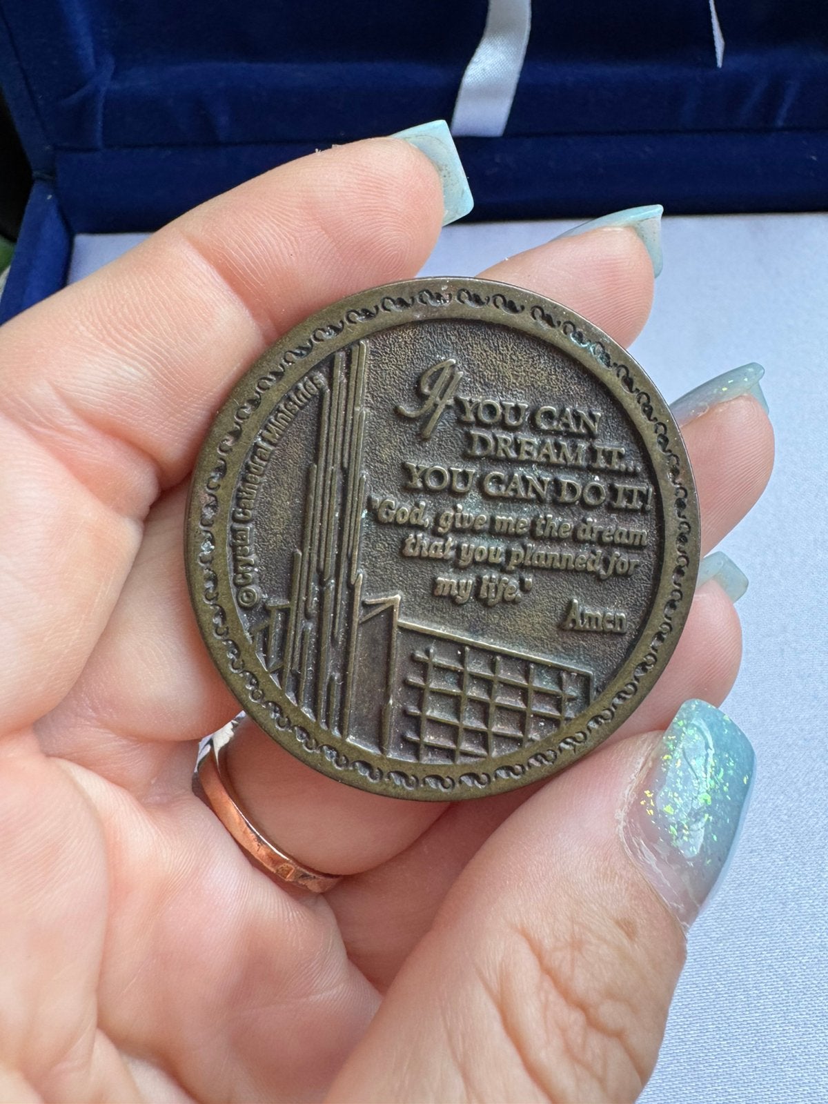 religious medallion, Postzegels en Munten, Penningen en Medailles, Verzenden, Overige materialen