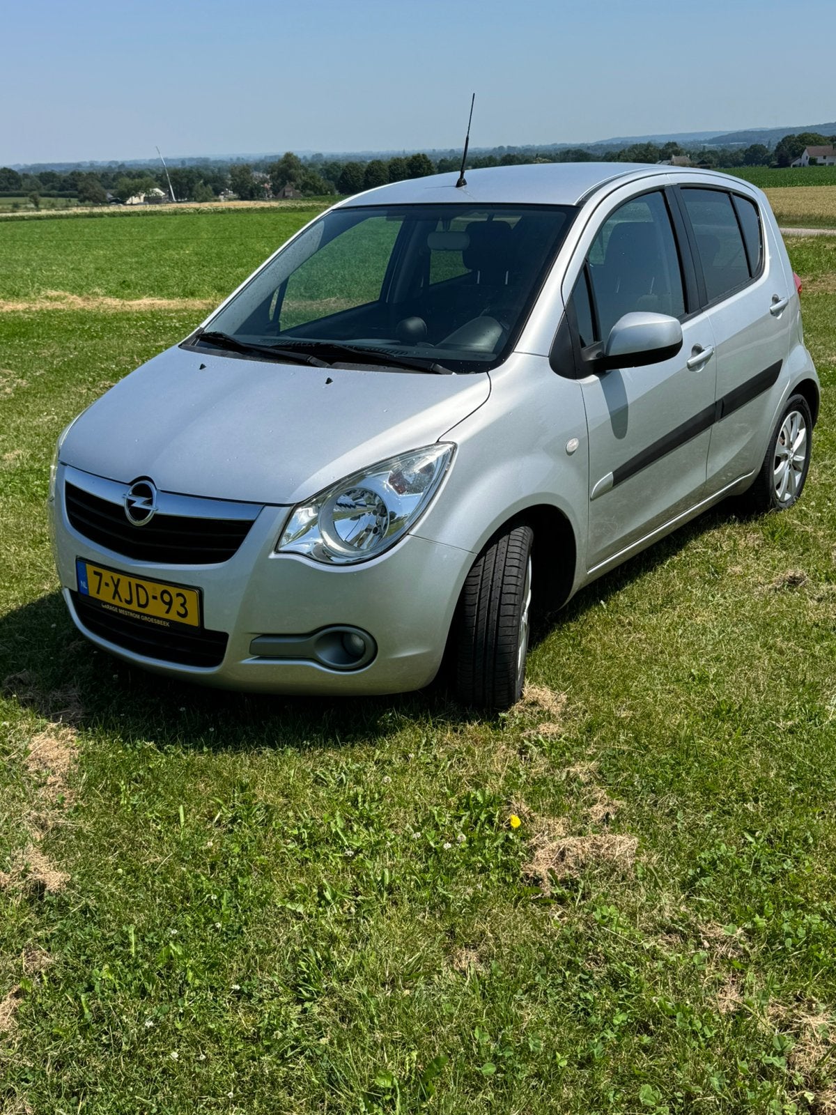 Opel Agila 1.2 16V AUT 2014 Grijs, Auto's, Stof, 40 €/maand, 4 cilinders, Origineel Nederlands
