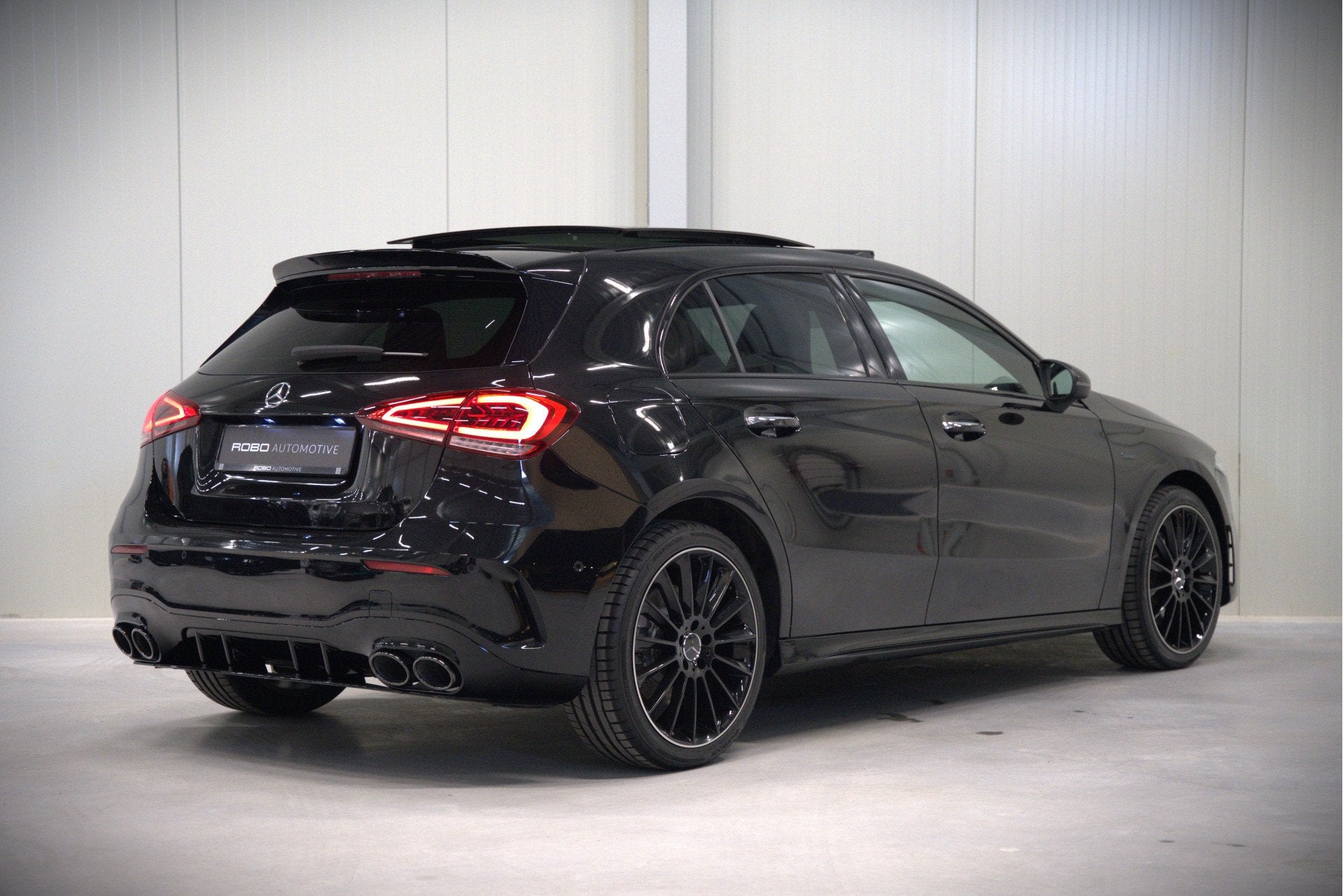 Mercedes-Benz A-Klasse 250 e AMG Line | Panoramadak | Stoelv, Auto's, Gebruikt, 4 cilinders, 15 kWh, Zwart
