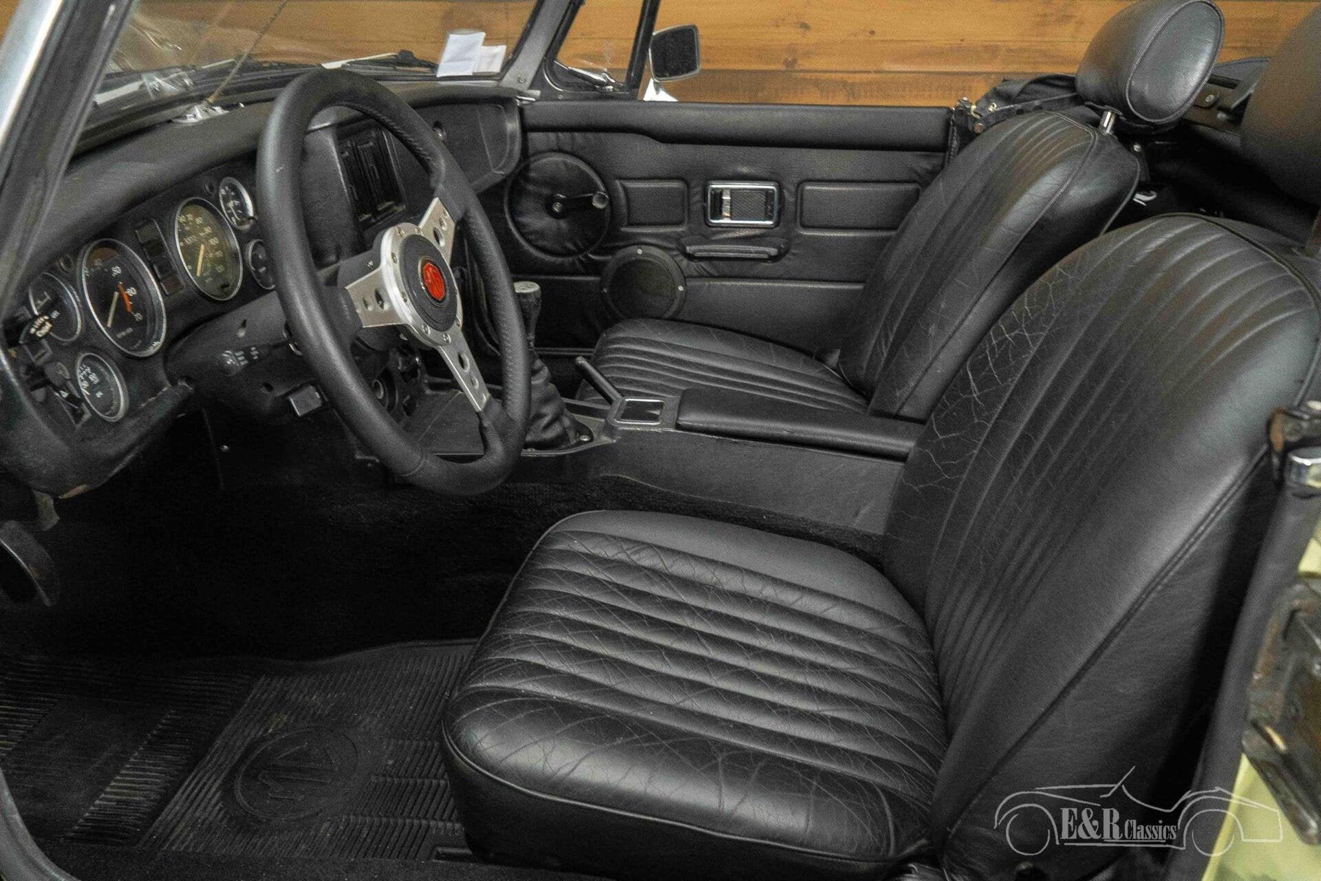 MG MGB Cabriolet | 1977, Achterwielaandrijving, Zwart, 95 pk, Cabriolet