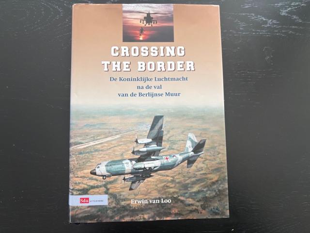 Crossing the border - Erwin van Loo, Ophalen of Verzenden, Tweede Wereldoorlog, Zo goed als nieuw