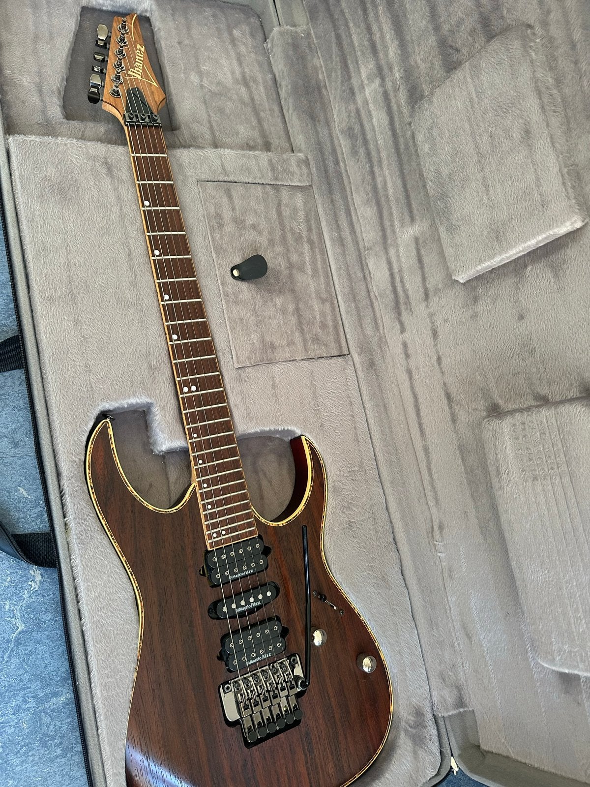 Twee Ibanez elektrische gitaren - RG870RWZ & RGA42FM-DEF, Ophalen, Zo goed als nieuw, Solid body, Ibanez