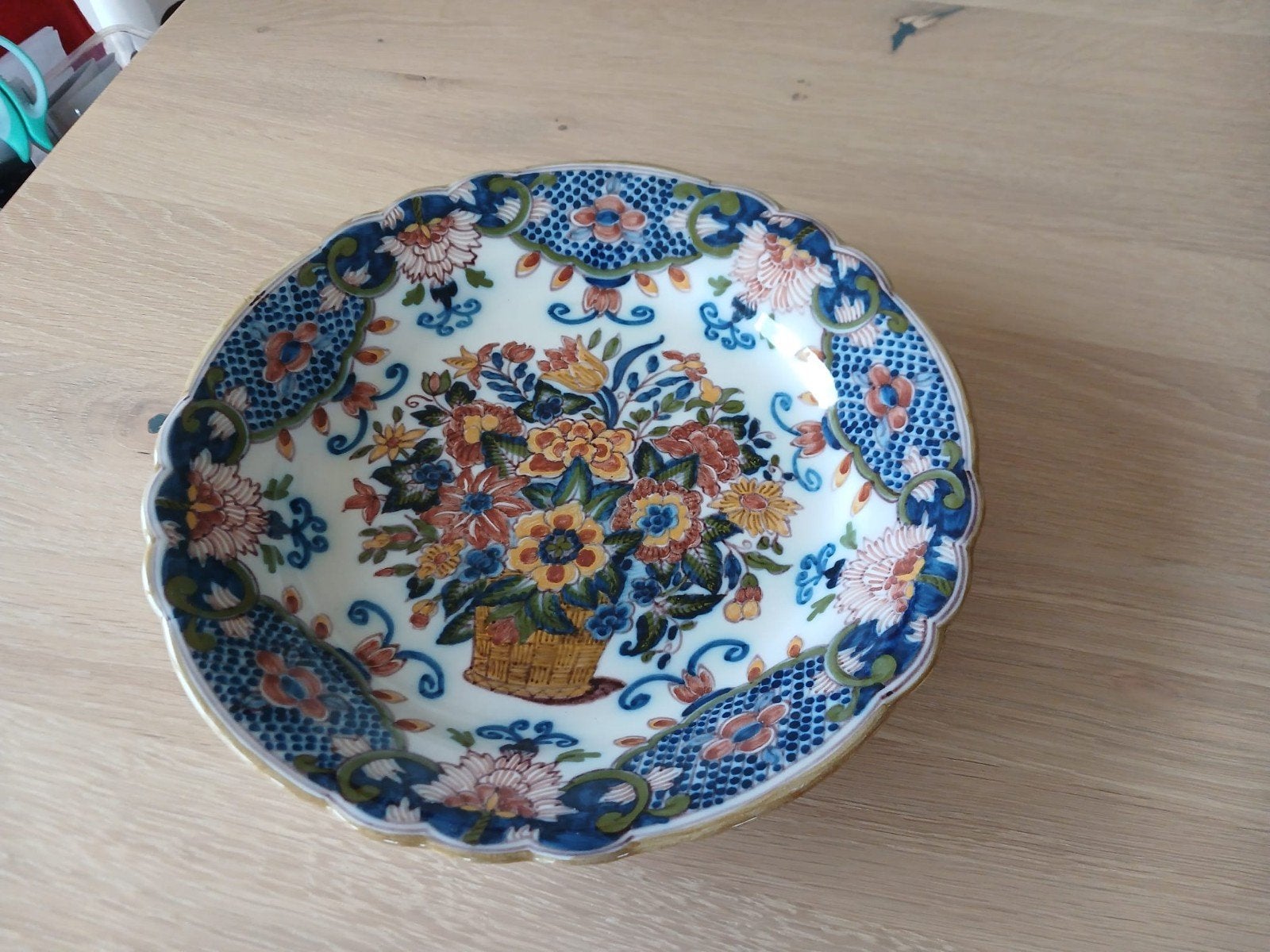Decoratief bord met bloemenmand - Makkum, Ophalen