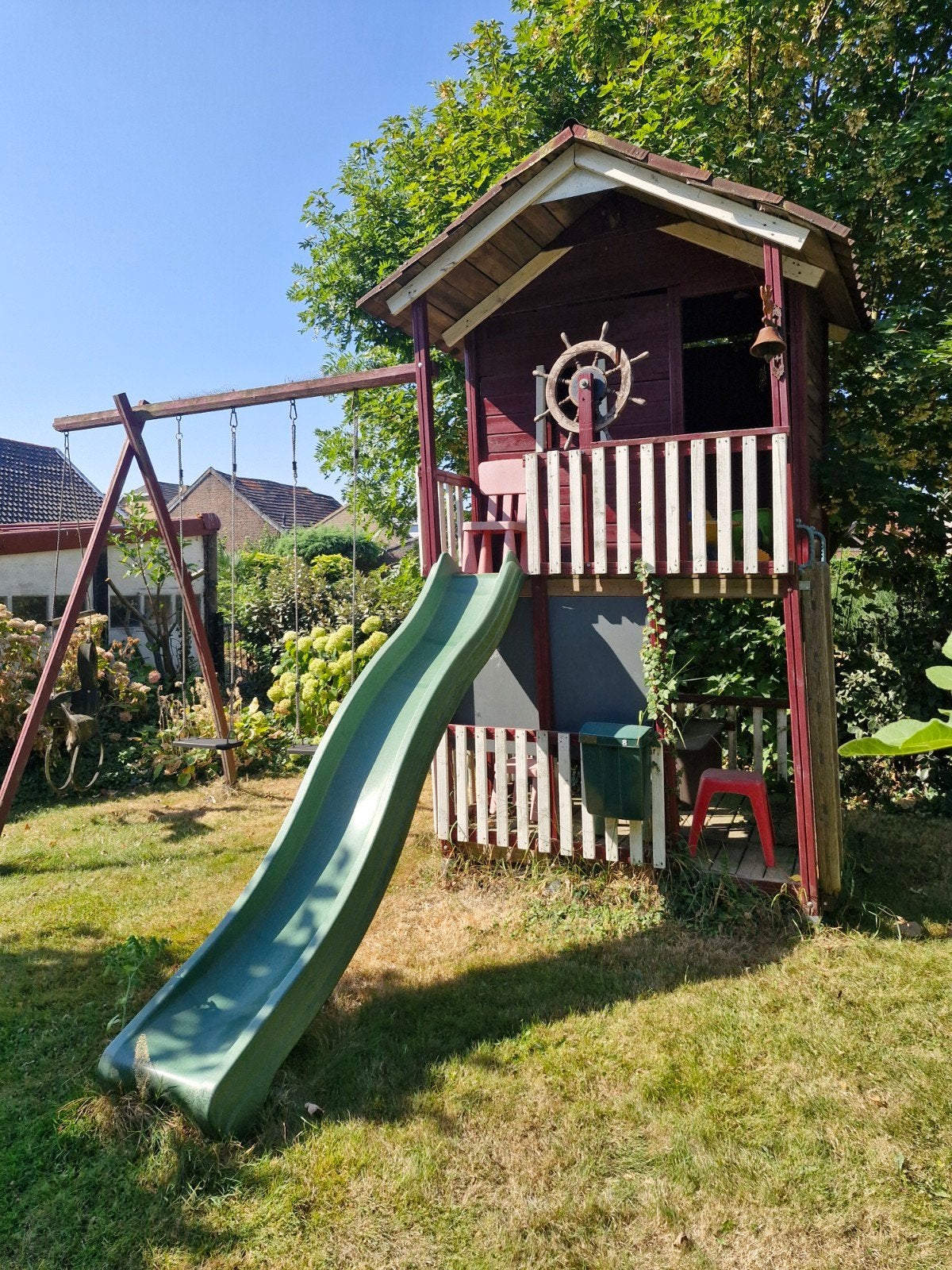 Houten Speelhuis met Glijbaan en Schommels, Ophalen, Gebruikt, Glijbaan