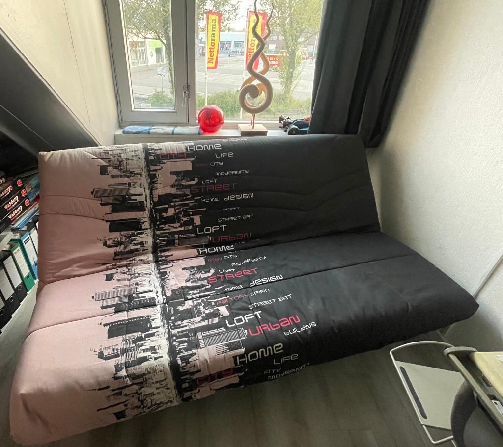 Slaapbank, Huis en Inrichting, Ophalen, 140 cm, Zo goed als nieuw, 200 cm