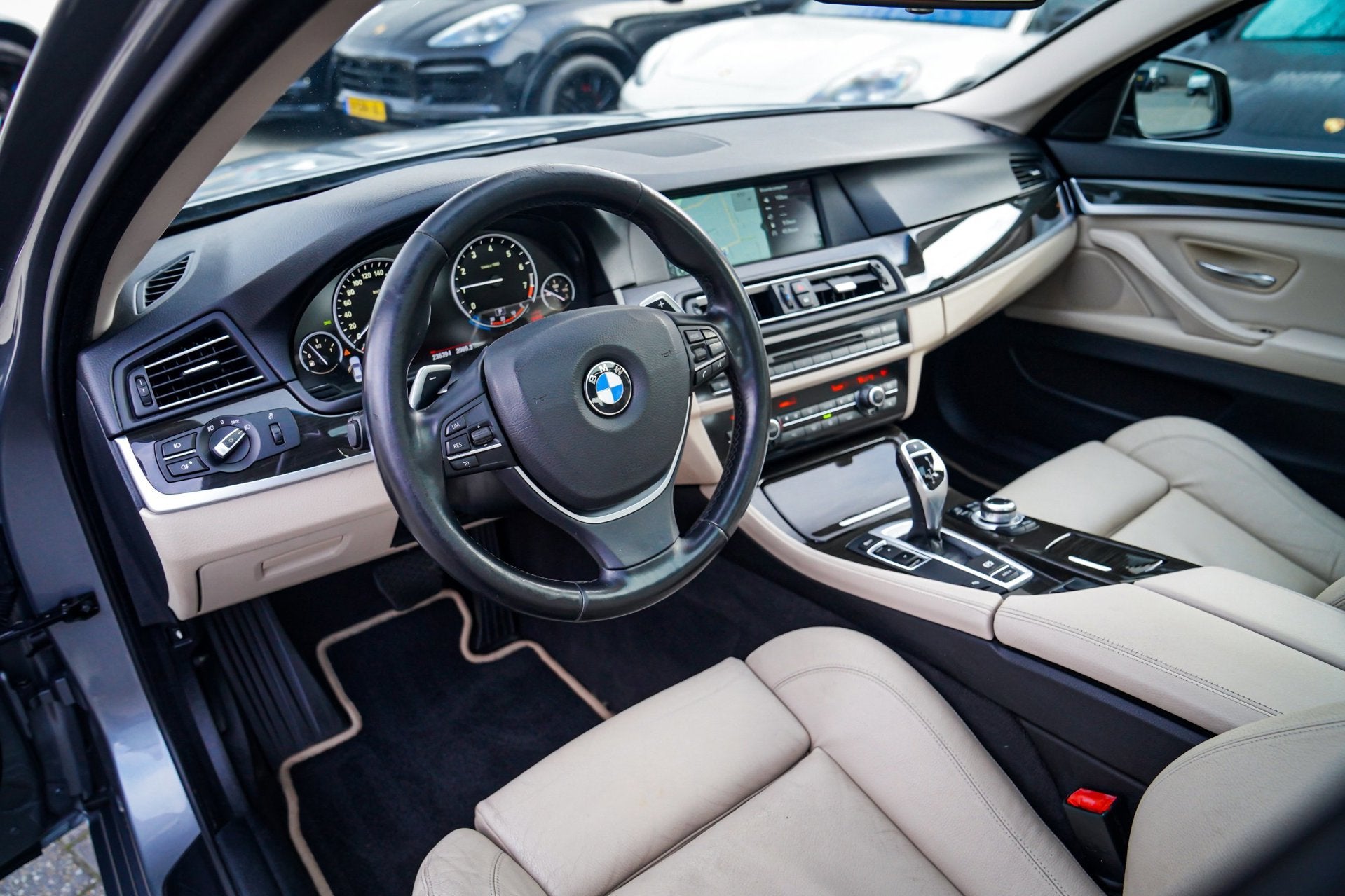 BMW 5-serie 520i High Executive | Schuif / Kanteldak | Xenon, Automaat, Euro 5, Gebruikt, 4 cilinders