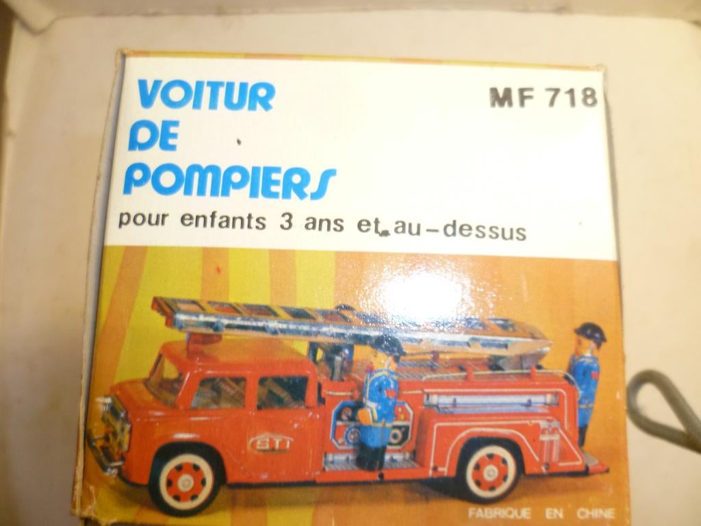 China MF 718 blikken Brandweerauto met frictie motor 27cm, Ophalen of Verzenden, Nieuw, Bus of Vrachtwagen