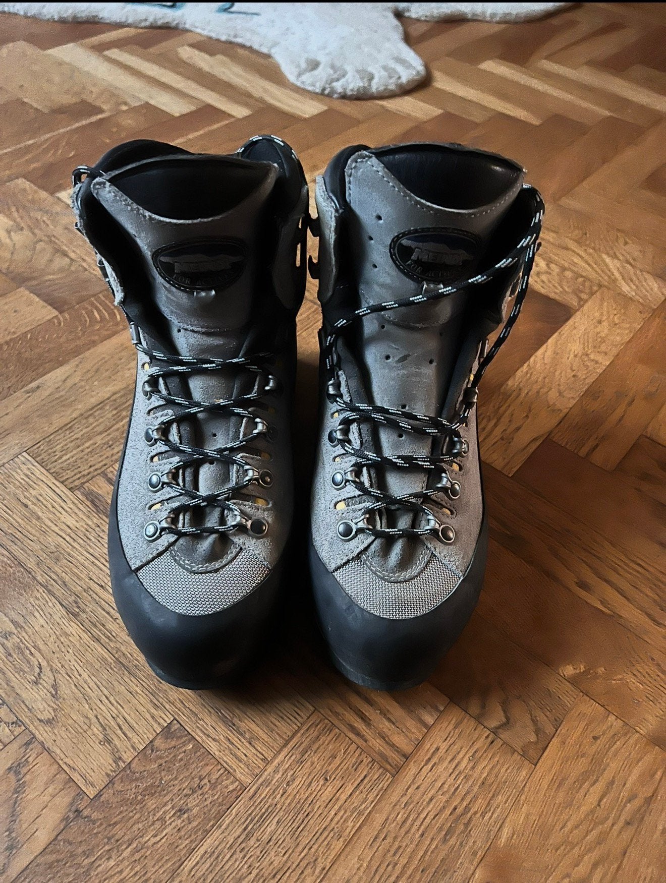 Meindl bergschoenen dames zgan 38/39, Ophalen of Verzenden, Zo goed als nieuw, Schoenen
