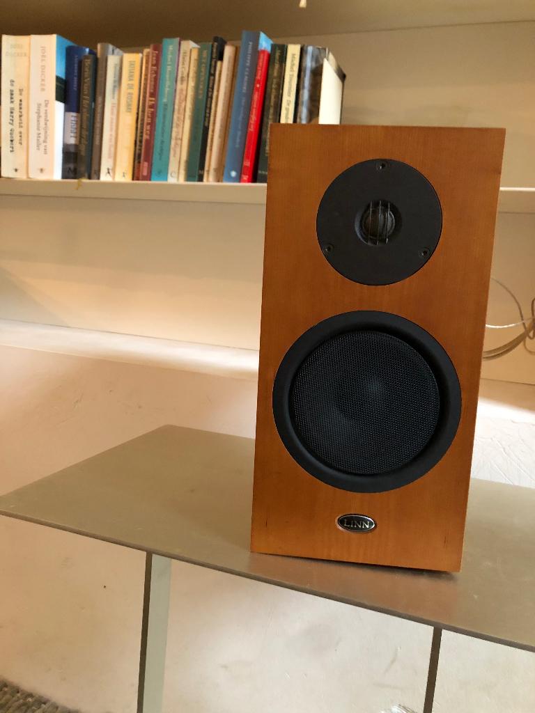 Speakers Linn katan bookshelf, Gebruikt, 60 tot 120 watt, Front, Rear of Stereo speakers, Ophalen