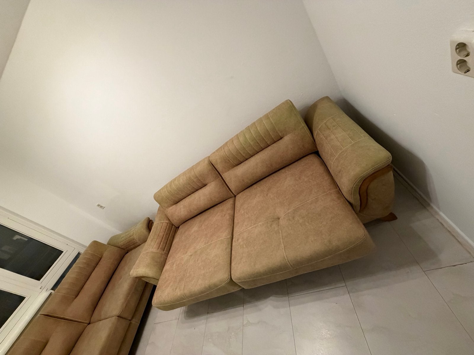 Foto 3 van Grote en stevige slaapbank zit bank- Zeer comfortabel