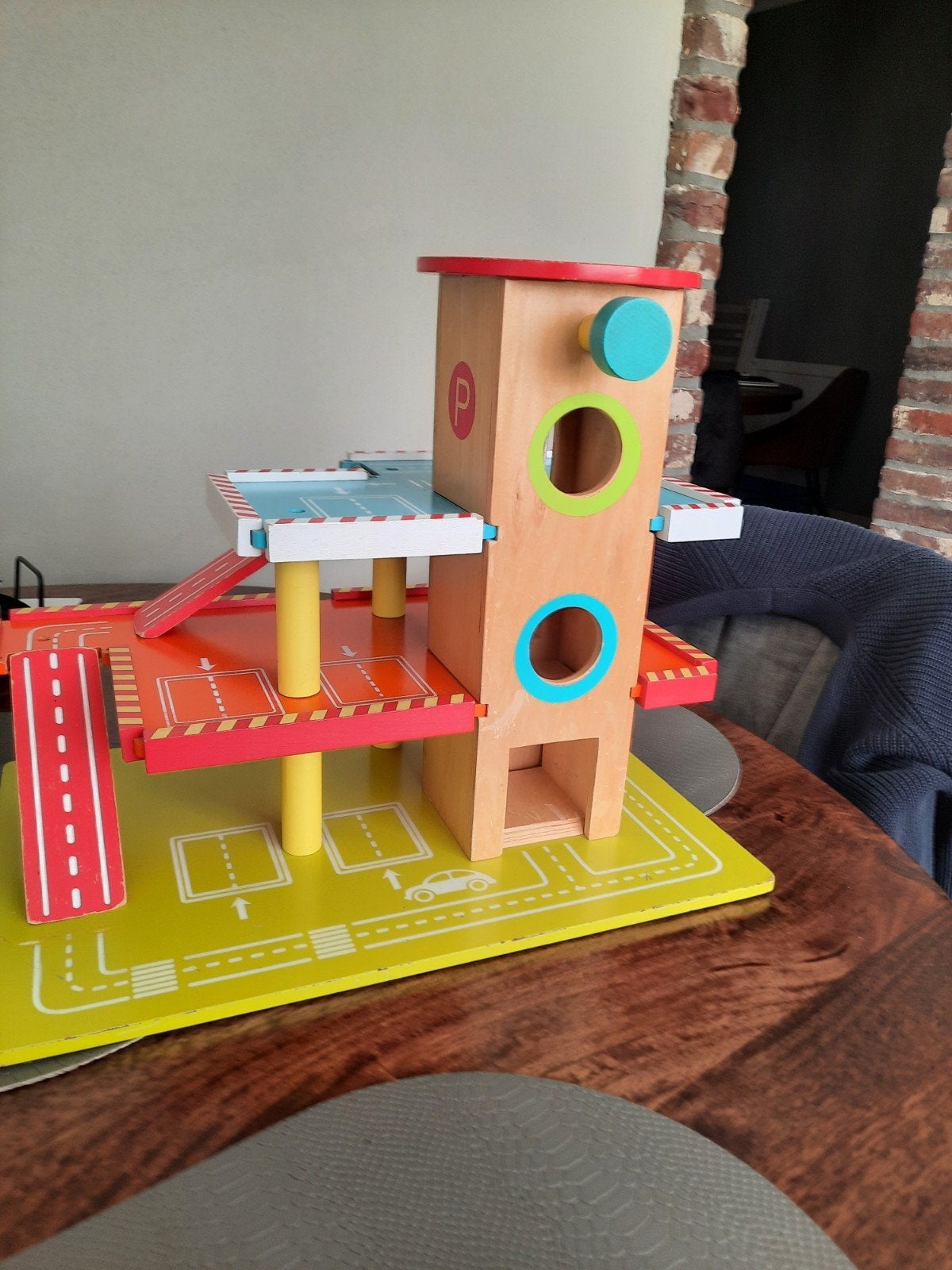 houten speelgoed garage., Kinderen en Baby's, Ophalen, Gebruikt