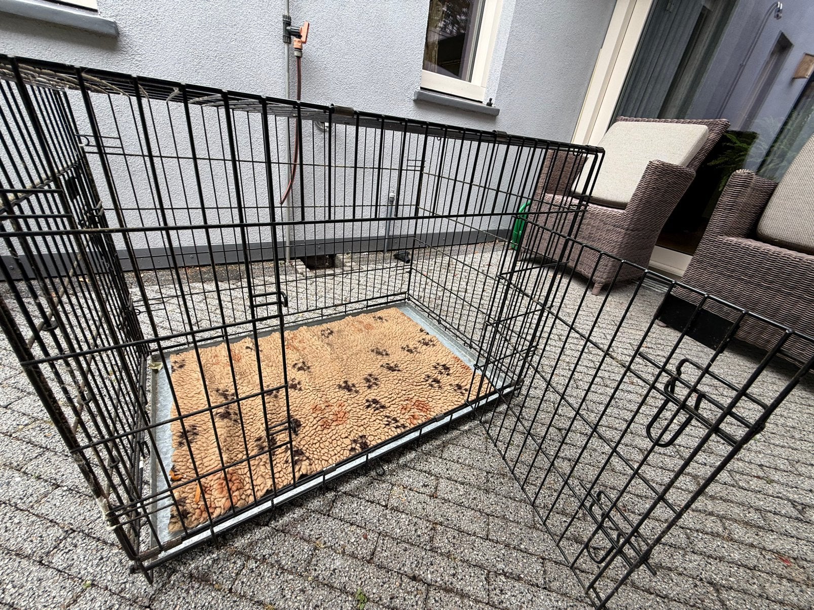 Zwart metalen puppy/honden bench, Dieren en Toebehoren, Hondenhokken, Ophalen, Zo goed als nieuw, 75 tot 110 cm, Minder dan 65 cm