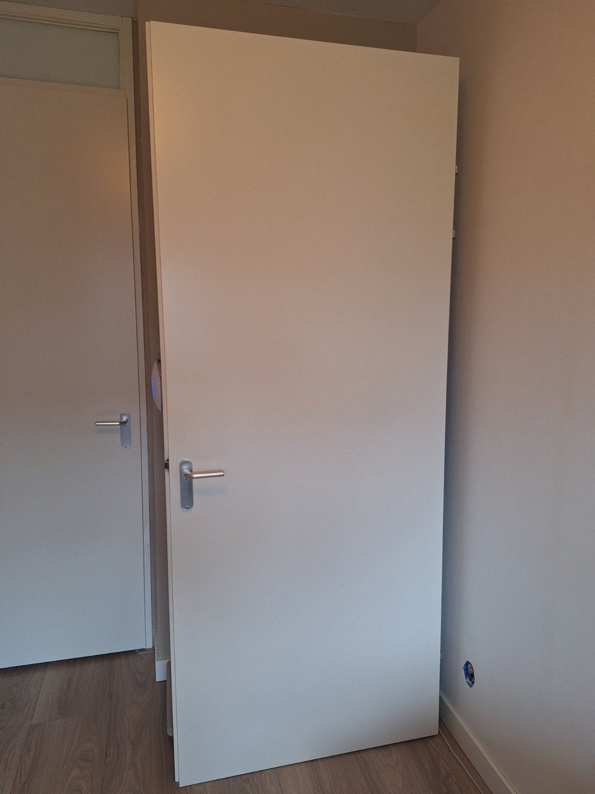 Witte binnendeur met beslag, Doe-het-zelf en Verbouw, Ophalen, 80 tot 100 cm, 215 cm of meer, Binnendeur