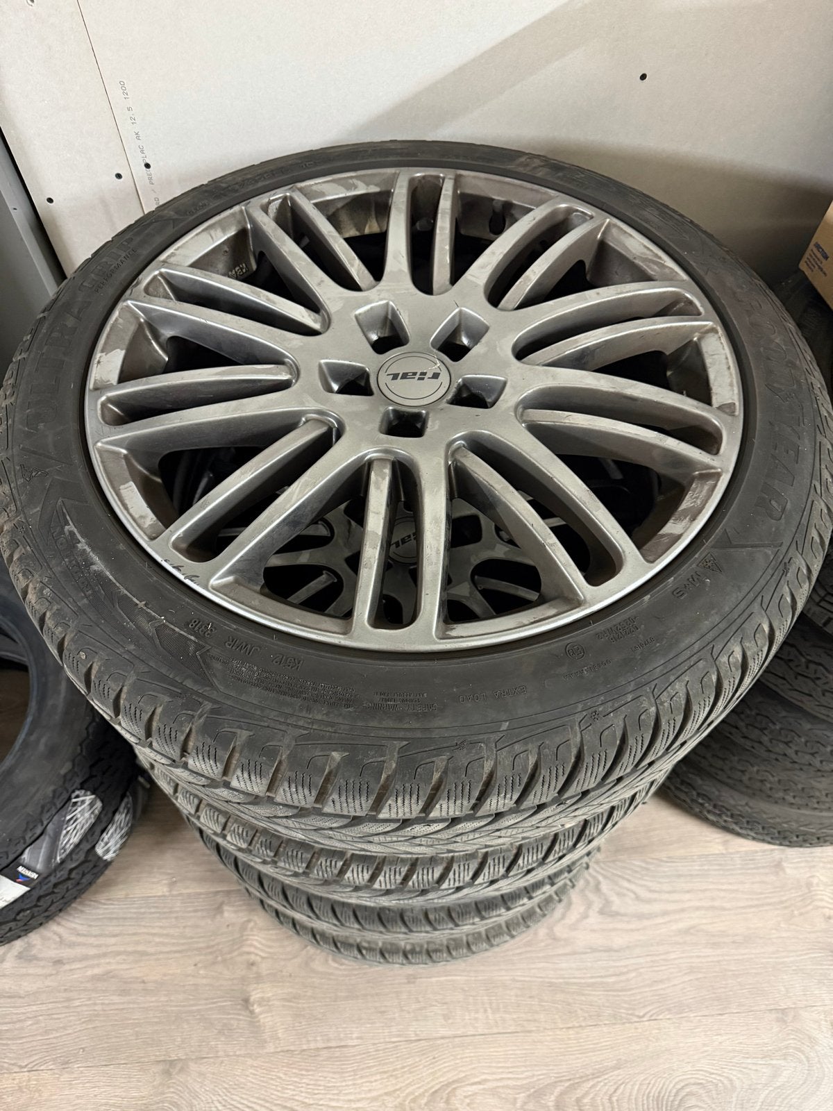 Winterwielen set Audi Q5 en SQ5 - Goodyear 255/45R20, Auto-onderdelen, Banden en Velgen, Gebruikt, 255 mm, Banden en Velgen, Terreinwagen