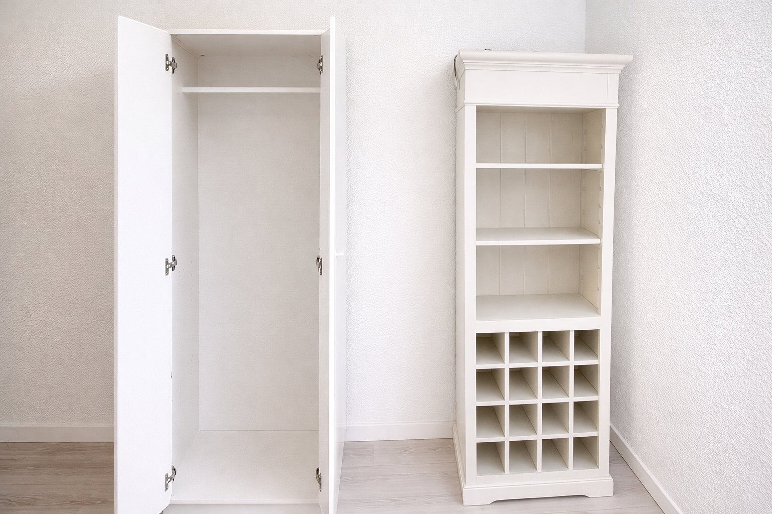 Witte boekenkast met wijnrek - Stijlvol en functioneel, Ophalen, Met plank(en), Minder dan 50 cm, Gebruikt