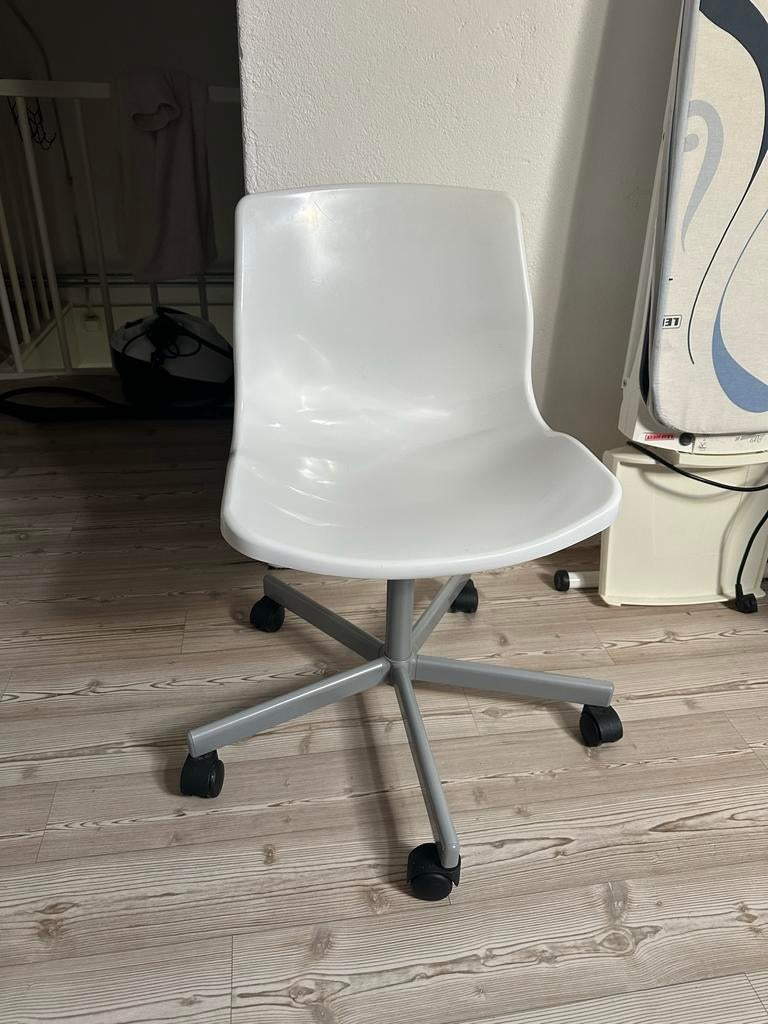 witte kleuterstoel, Huis en Inrichting, Bureaustoelen, Gebruikt, Bureaustoel, Wit, Ophalen