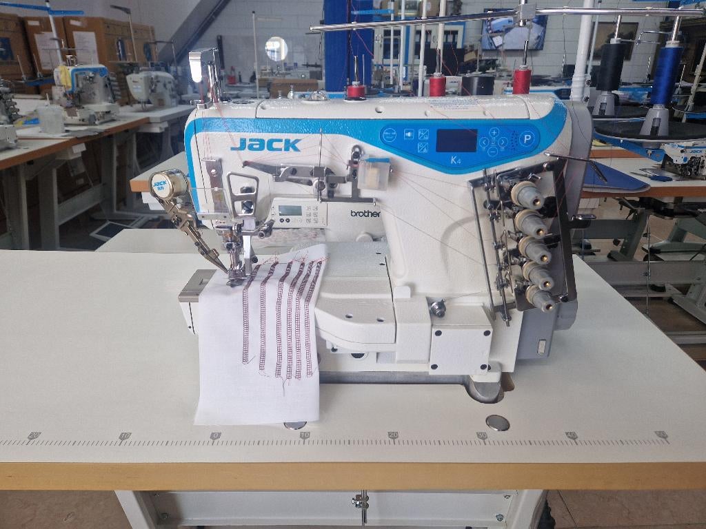Jack K4-UT bovendek onderdek machine AUTOMAAT ZO GOED ALS 1, Zo goed als nieuw, Lockmachine, Industrieel, Ophalen