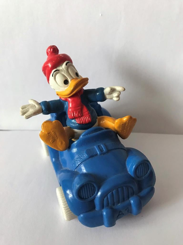Donald Duck in Auto Bully 1983 8 cm, Ophalen of Verzenden, Donald Duck, Gebruikt, Beeldje of Figuurtje