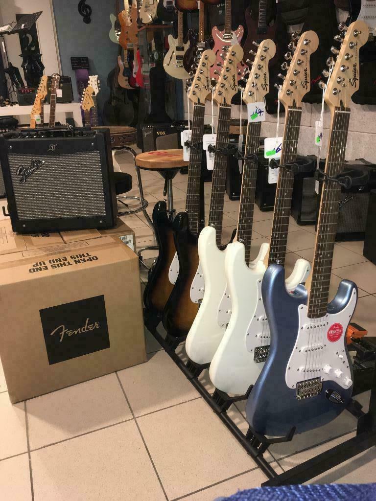 ACTIE! FENDER SQ Bull. Strat. of Tele. incl. Nux of Fender, Fender, Nieuw, Met versterker, Ophalen of Verzenden