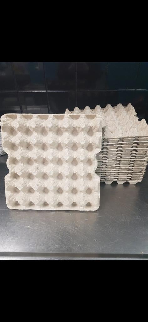 100 stuks eier tray's €7.50, Ophalen