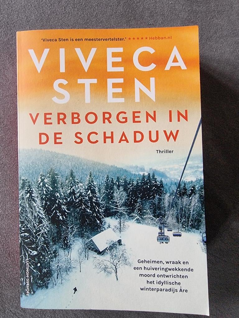 Viveca Sten - Verborgen in de Schaduw - Thriller, Boeken, Ophalen of Verzenden, Zo goed als nieuw, Viveca Sten, Nederland