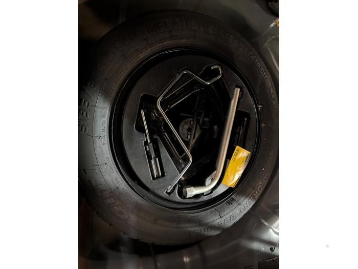 Krikset + reservewiel van een Fiat 500, Auto-onderdelen, -, -, Nieuw, Fiat