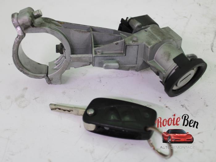 Kontaktslot + Sleutel van een Fiat Punto Grande, Gebruikt, -, -, Ophalen of Verzenden