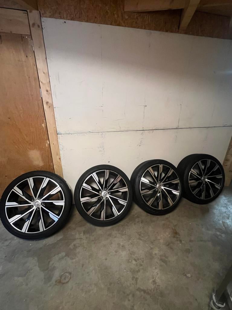 20 inch Volvo Turbine Velgen met Pirelli Banden, Auto-onderdelen, Banden en Velgen, Ophalen, Banden en Velgen, Personenwagen, 20 inch