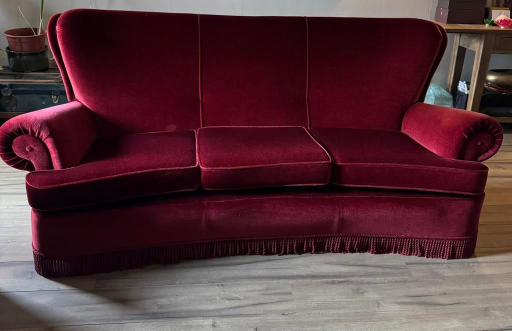 Rode velours 3 zits bank met franje afwerking, Huis en Inrichting, Banken | Bankstellen, Ophalen, Minder dan 75 cm, 150 tot 200 cm