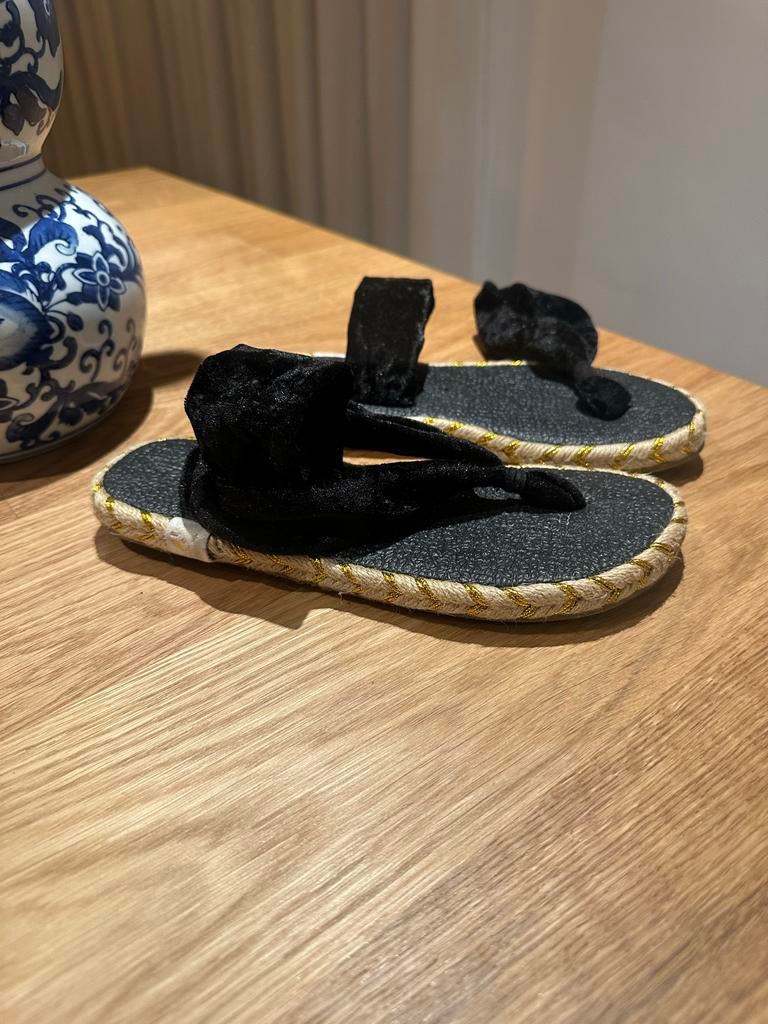 Nalho Zwarte Boho Slippers - Maat 38 -Ganika Velvet, Ophalen of Verzenden, Zo goed als nieuw, Zwart, Slippers
