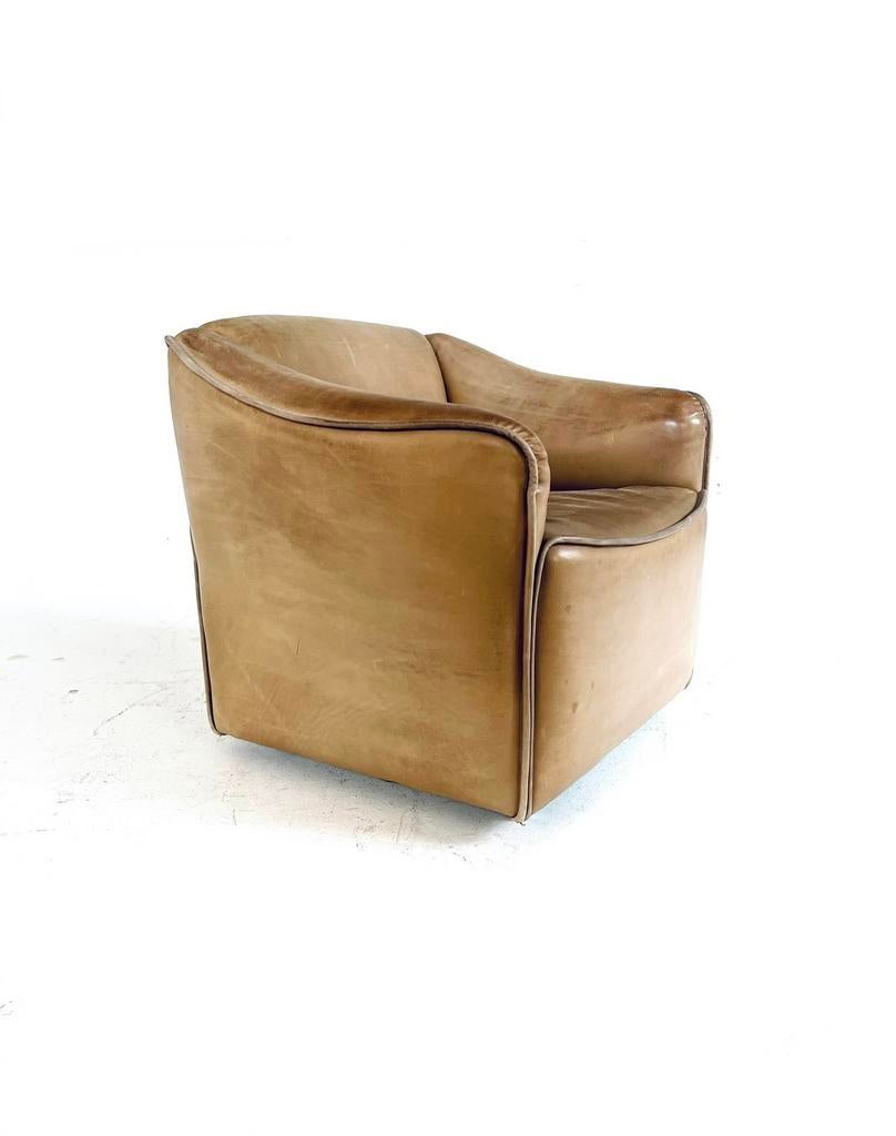 Vintage buffellederen clubfauteuil ‘70, Huis en Inrichting, Fauteuils, Ophalen of Verzenden, Zo goed als nieuw, Vintage retro buisframe design rotan webbing papercord