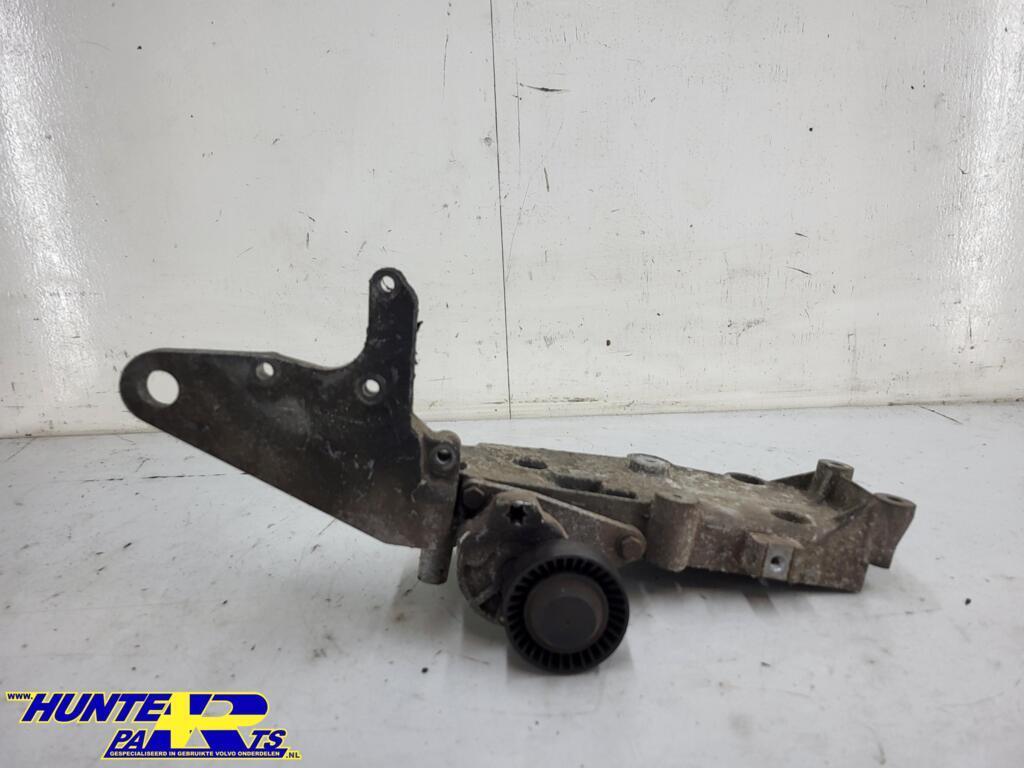 Dynamosteun Volvo V70/XC70 ('00-'08) 9497106, Gebruikt, Ophalen of Verzenden, Volvo, Volvo