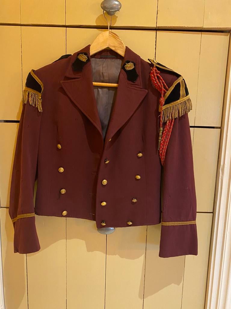 Fanfare jasje, uniform jasje carnaval Oeteldonk, Ophalen of Verzenden, Gedragen, Maat 36 (S), Rood