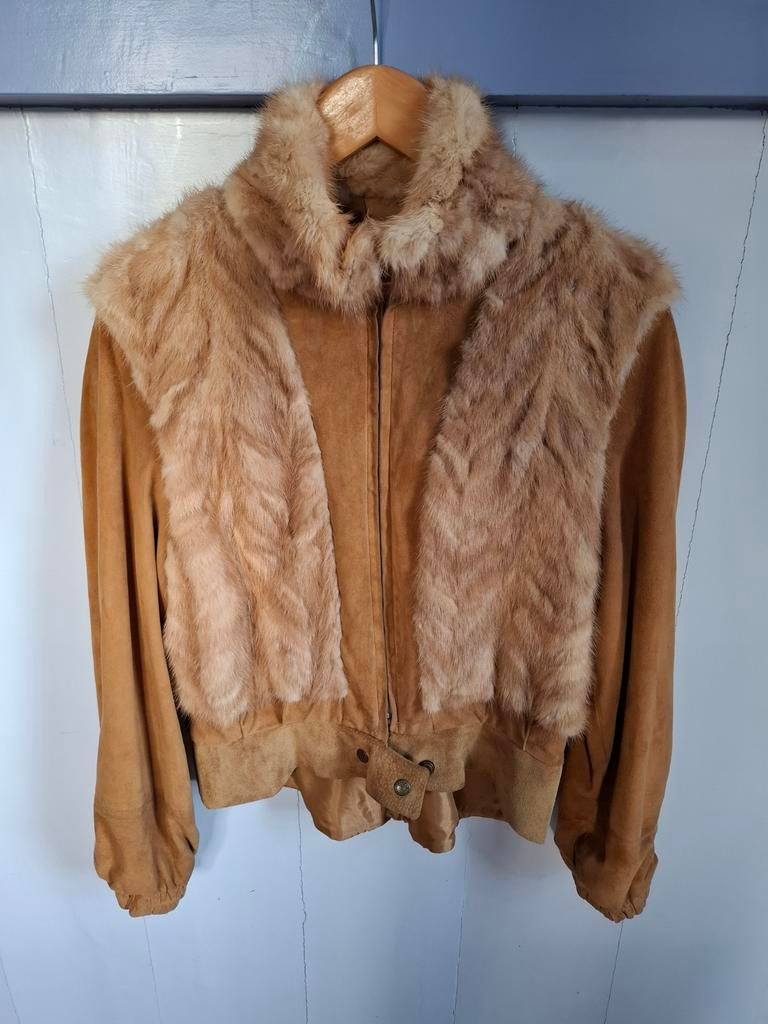 Lichtbruine handgemaakte suède dames jas met bont. Mt.S., Kleding | Dames, Jassen | Winter, Bruin, Ophalen of Verzenden, Handgemaakt