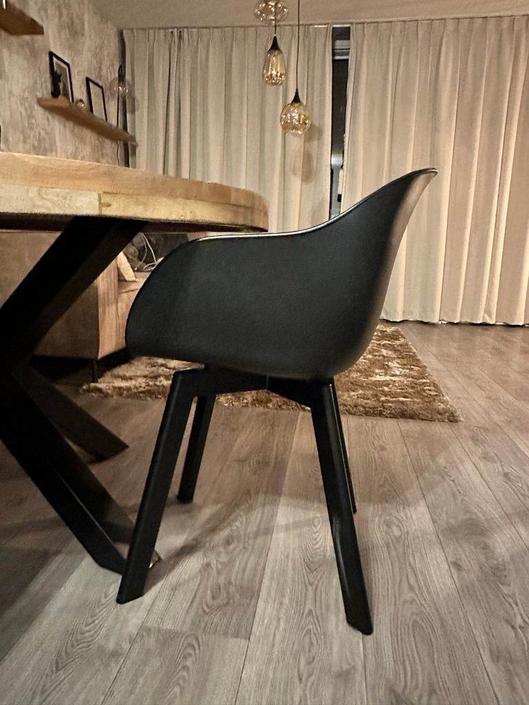 2 zwarte kuipstoelen - Gebruikt, Ophalen, Kunststof, Gebruikt, Twee